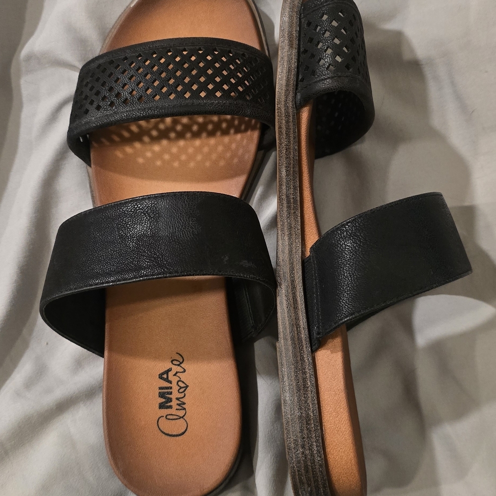 Mi Amore Black Slide Sandals